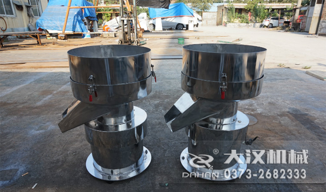 不銹鋼涂料振動篩是一種比較受用戶歡迎的產(chǎn)品之一，主要優(yōu)勢耐酸堿，不生銹，使用壽命長。